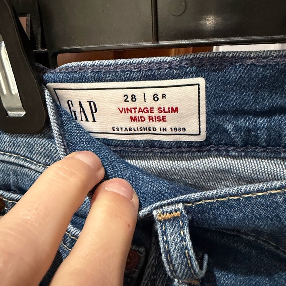 GAP Light Blue Cropped Jeans - Picture 3 of 5